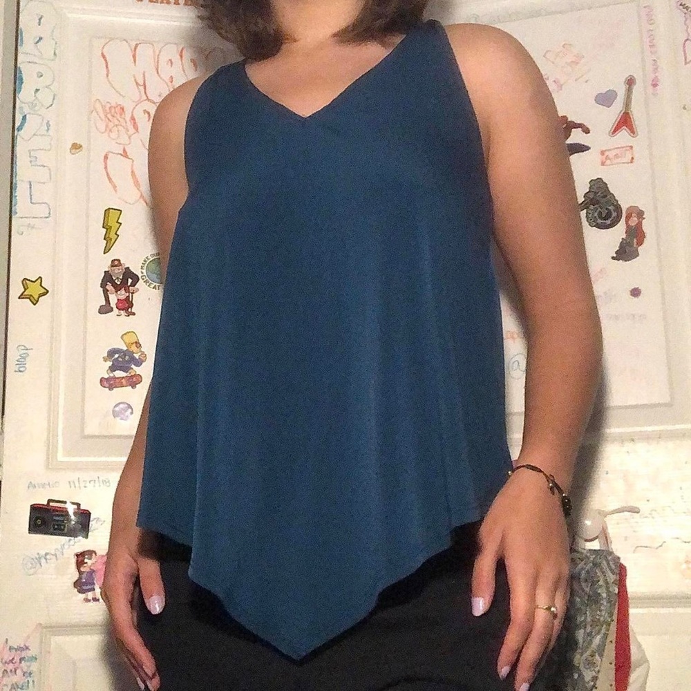 flowy v-neck tank 🦋